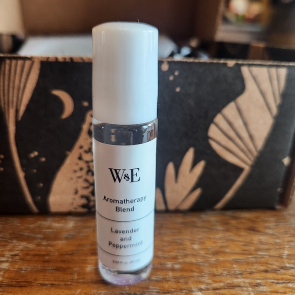 Crystal Infused Smudge Spray & Aromatherapy Roller, and Jade Scalp Massager Gift - Picture 8 of 10